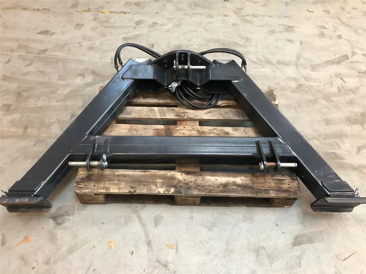 Billede 1 - - - - KRAN STATIV MED HYDRAULISKE STØTTEBEN