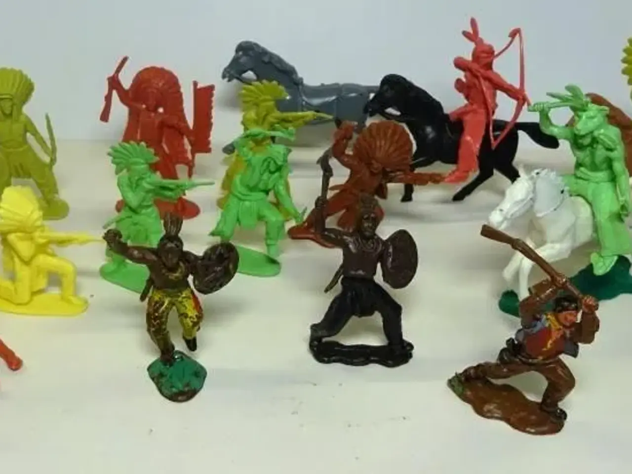 Billede 2 - Plast legetøj figurer.