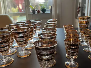 Flotte glas med guldstriber