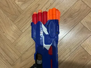 To pistoler Nerf 