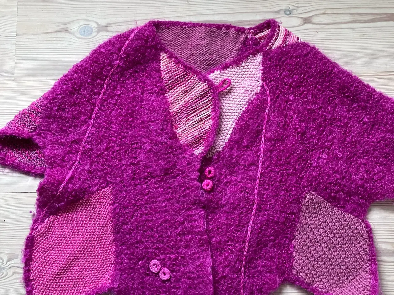 Billede 3 - Håndstrikket sjal/poncho købt på kunst marked