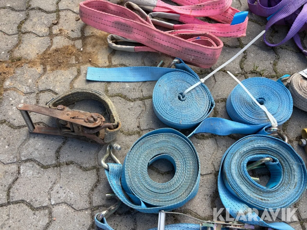Billede 6 - Med skralder, kroge og plastkasse