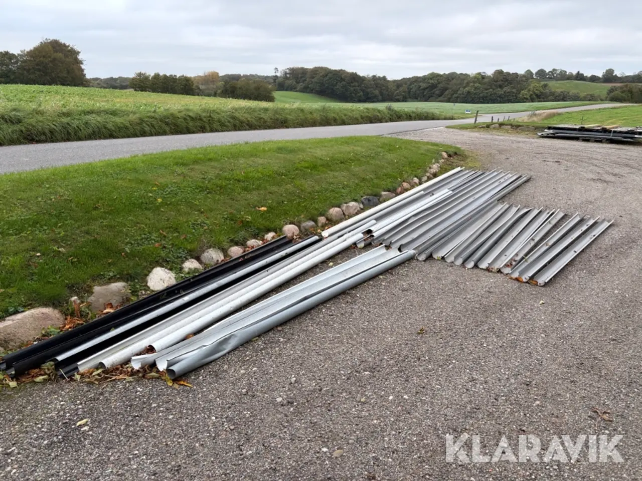 Billede 1 - Tagrender og nedløbsrør Plastmo - stål, cirka 30 styk