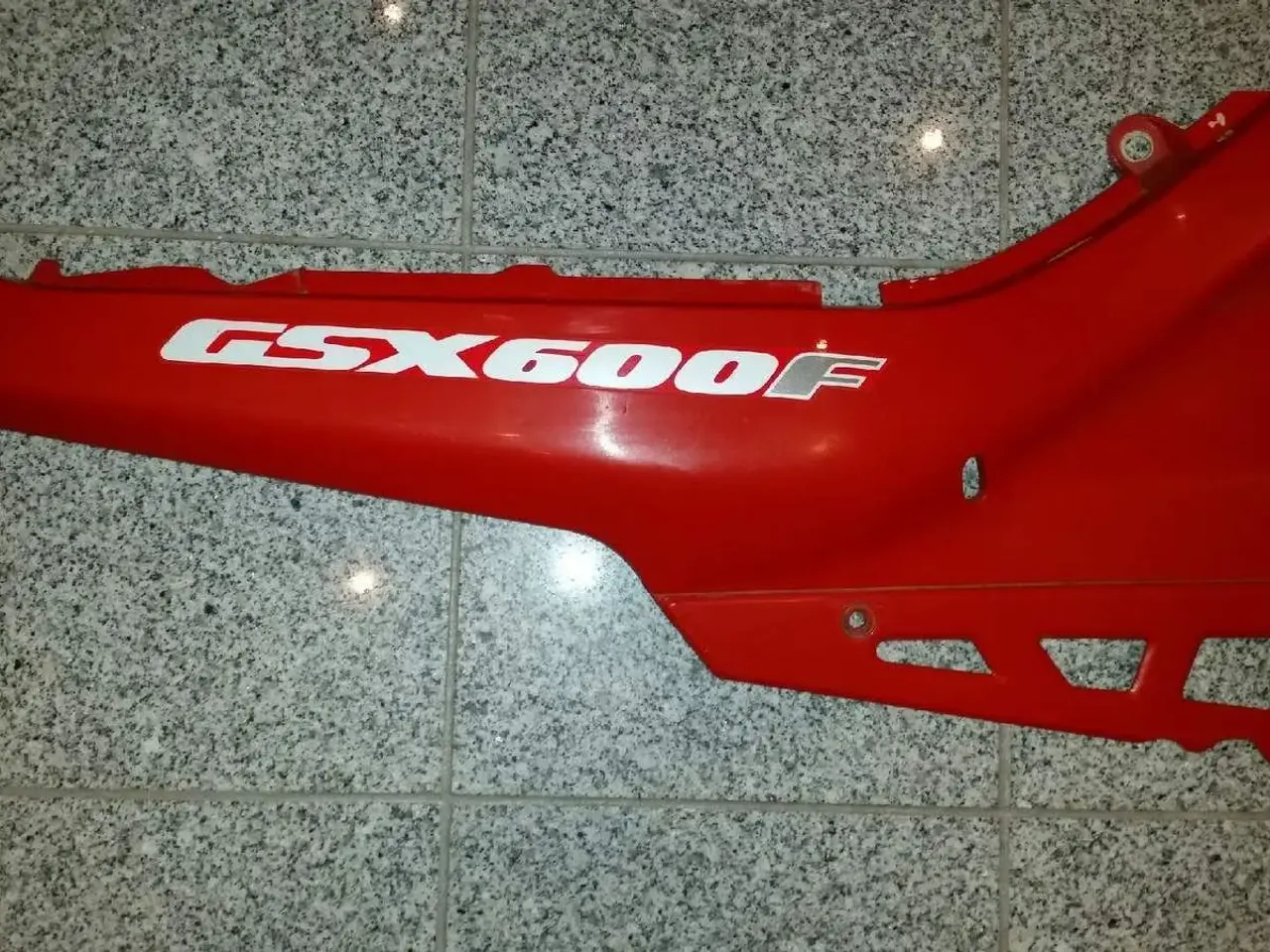 Billede 1 - gsx600f årg 88 højre sideskjold
