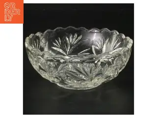 Skål i presset glas (str. Ø 15 cm)