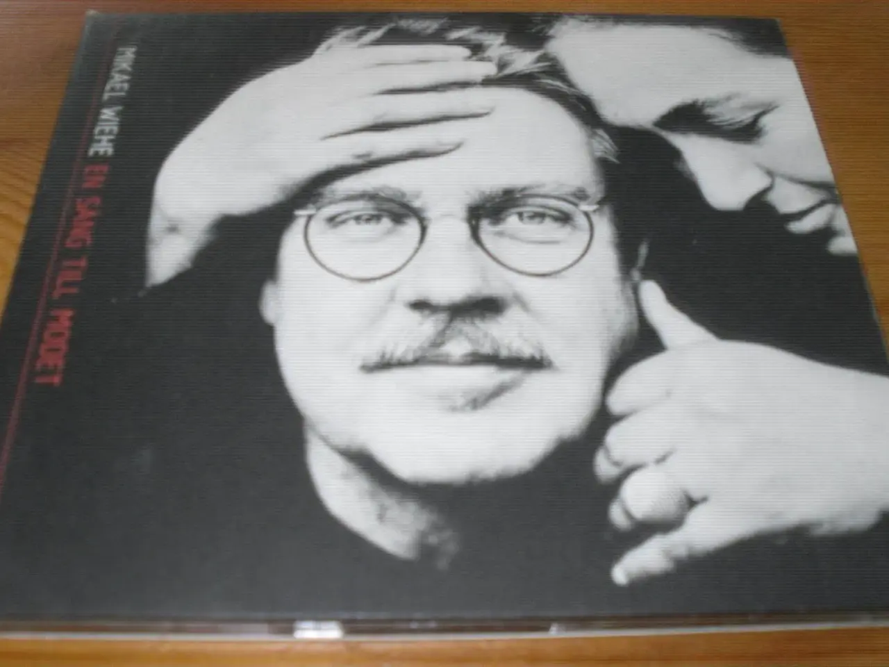 Billede 1 - MIKAEL WIEHE. En sång till modet.