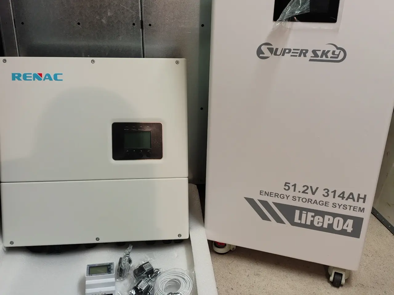 Billede 1 - 5kW inverter med 16kWh lithium batteri