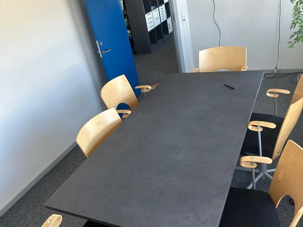 Billede 1 - Mødebord og 6 Kinnarps YIN mødestol