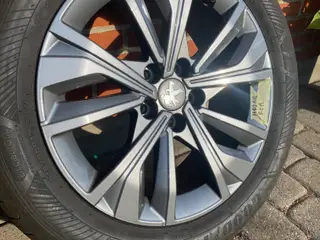 Originale Peugeot 508 alufælge med gode sommerdæk