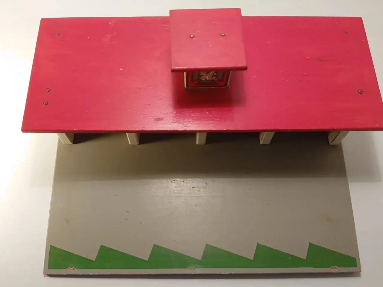 Billede 6 - Gammel Falck Zonen trægarage. L 35cm.