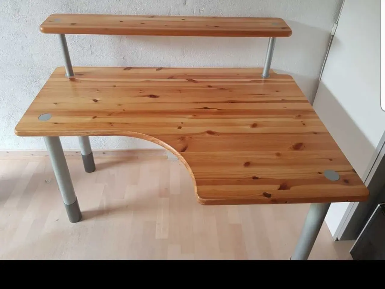 Billede 1 - Skrivebord i fyrtræ