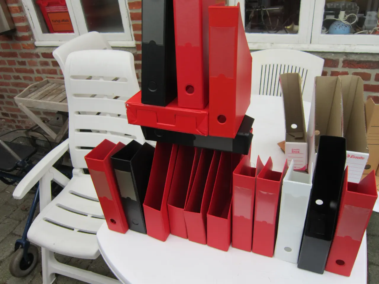 Billede 1 - Tidsskriftholder i plast
