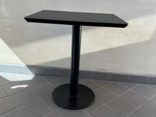 Cafebord med sort stål ben