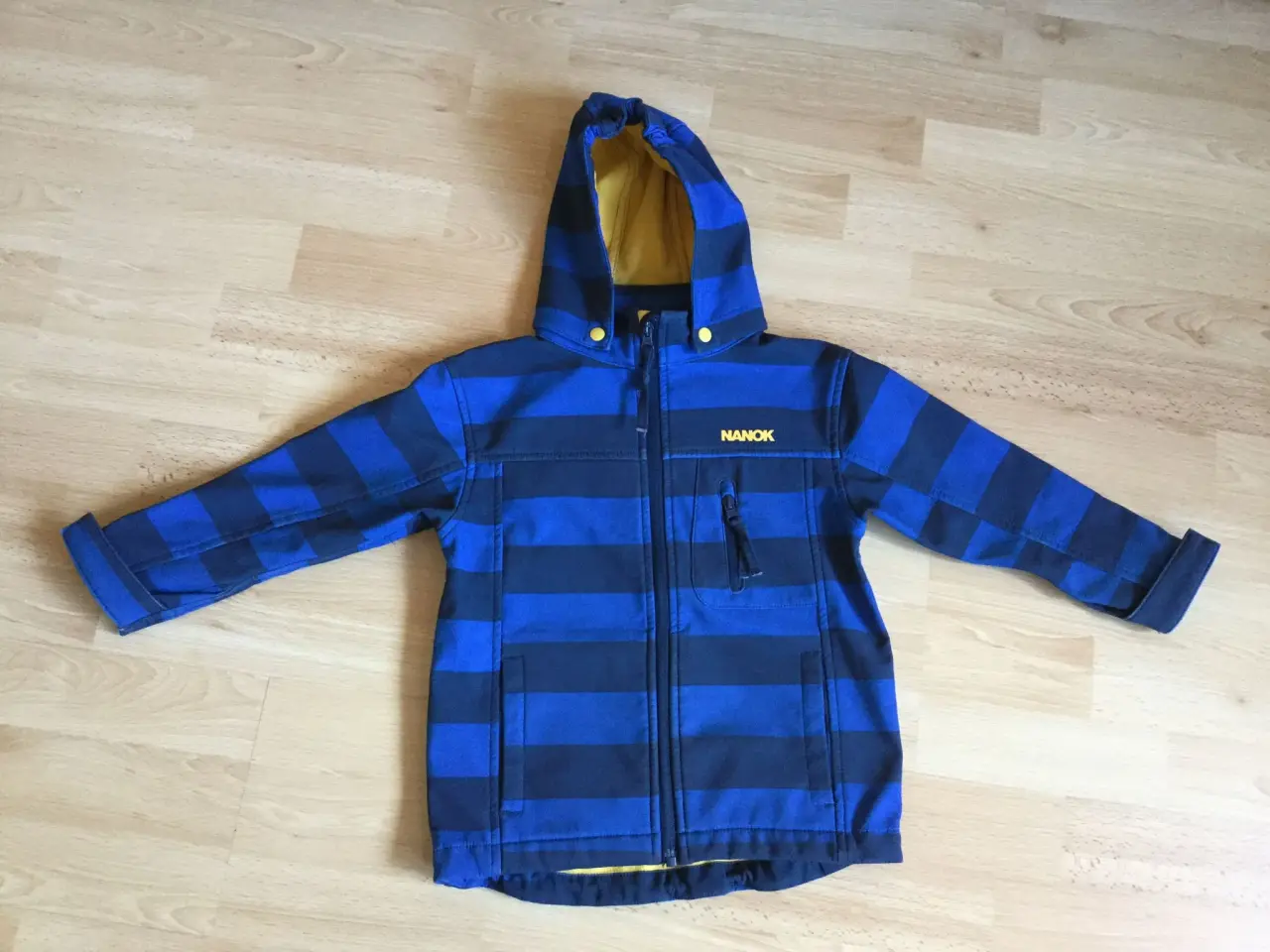 Billede 1 - Soft Shell NANOK jakke str. 4 år og 6 år.