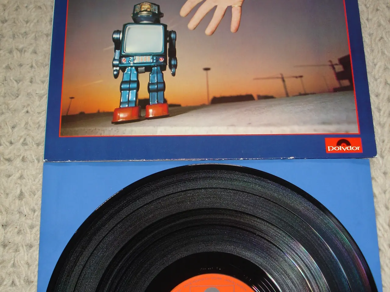 Billede 1 - (Sender gerne) The Spotnicks – Never Trust Robots