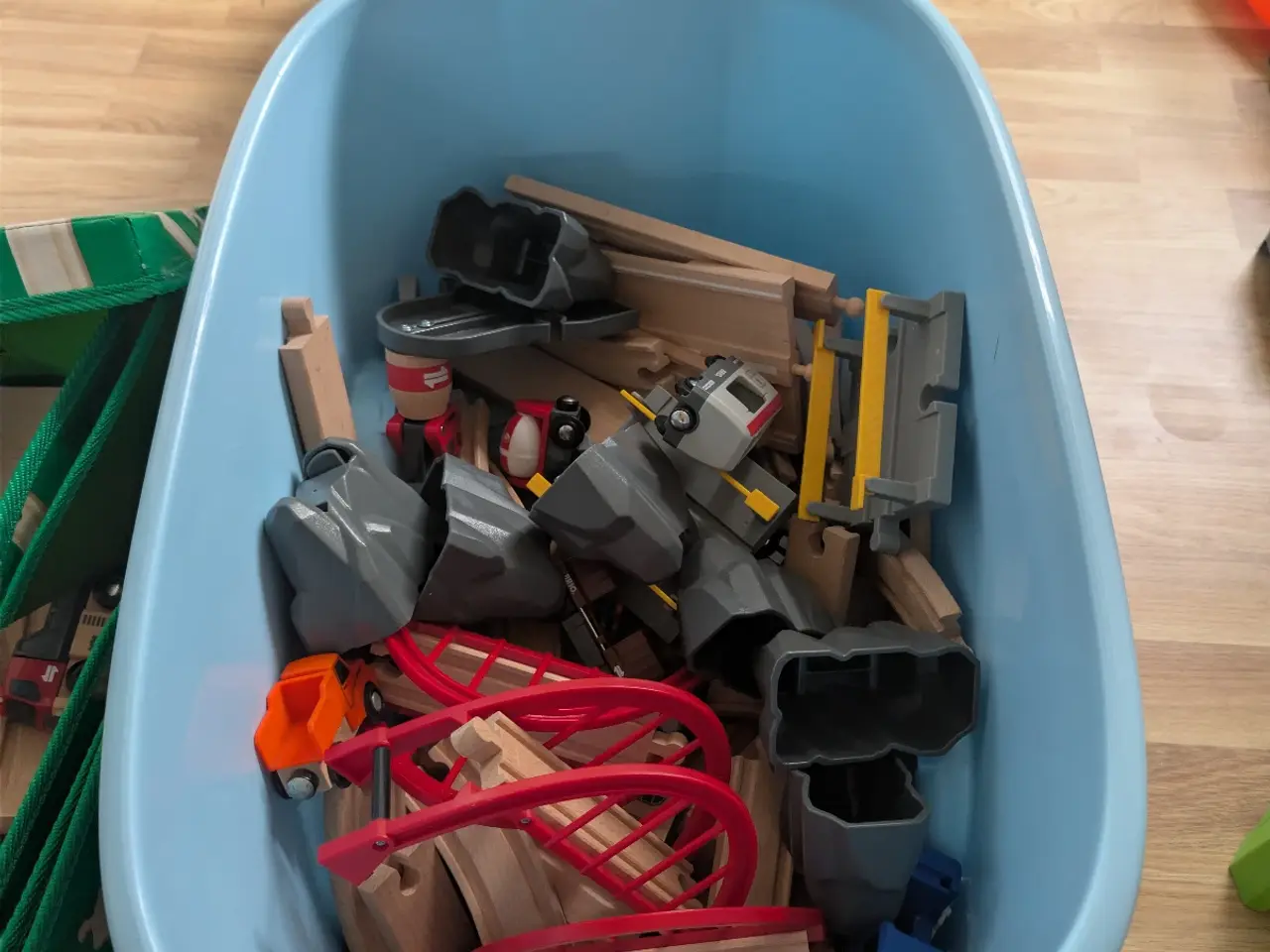 Billede 4 - Brio 30052 + ekstra  elektriske tog og skinner
