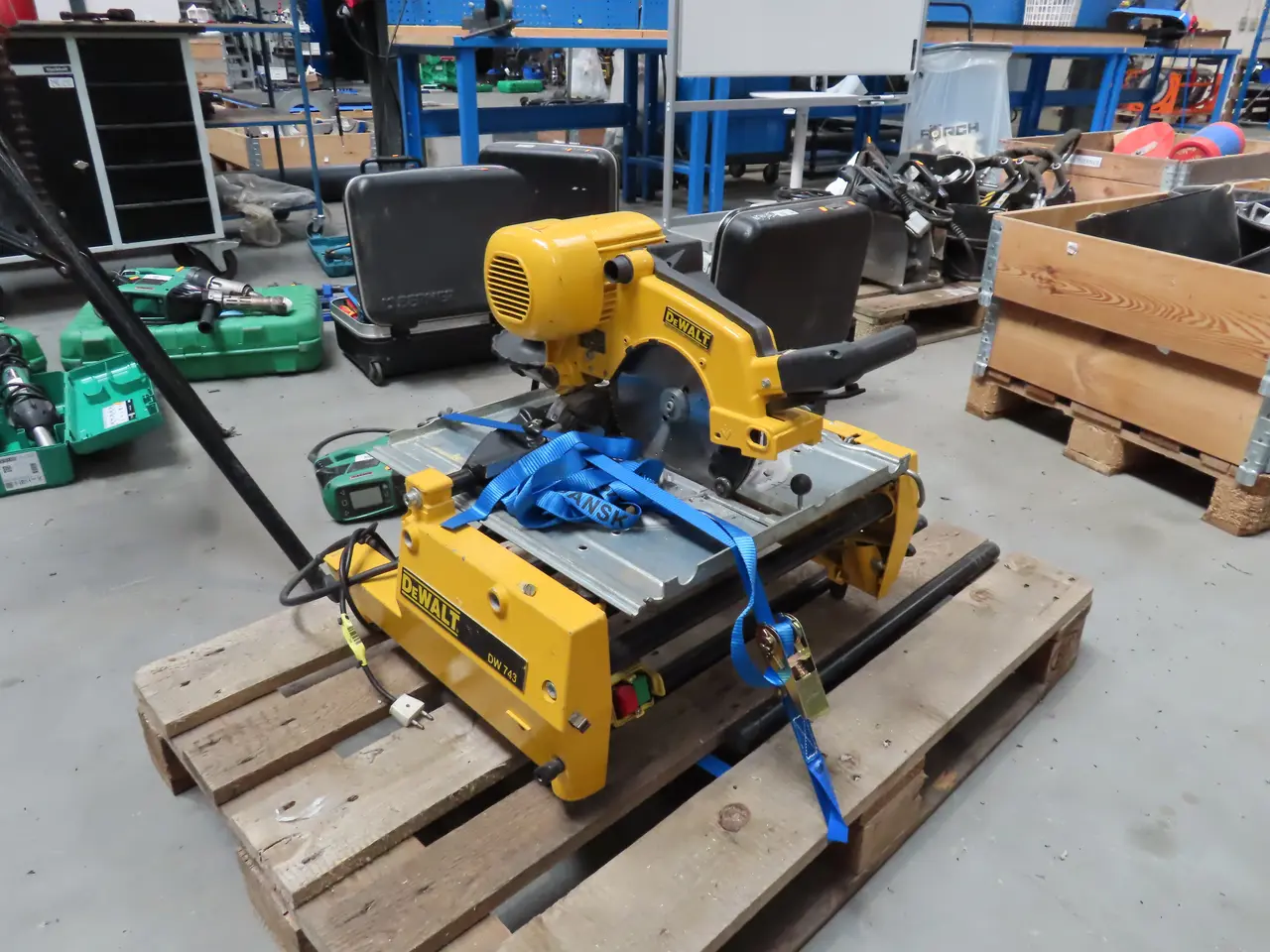 Billede 2 - Kap-/geringssav DEWALT DW743 2