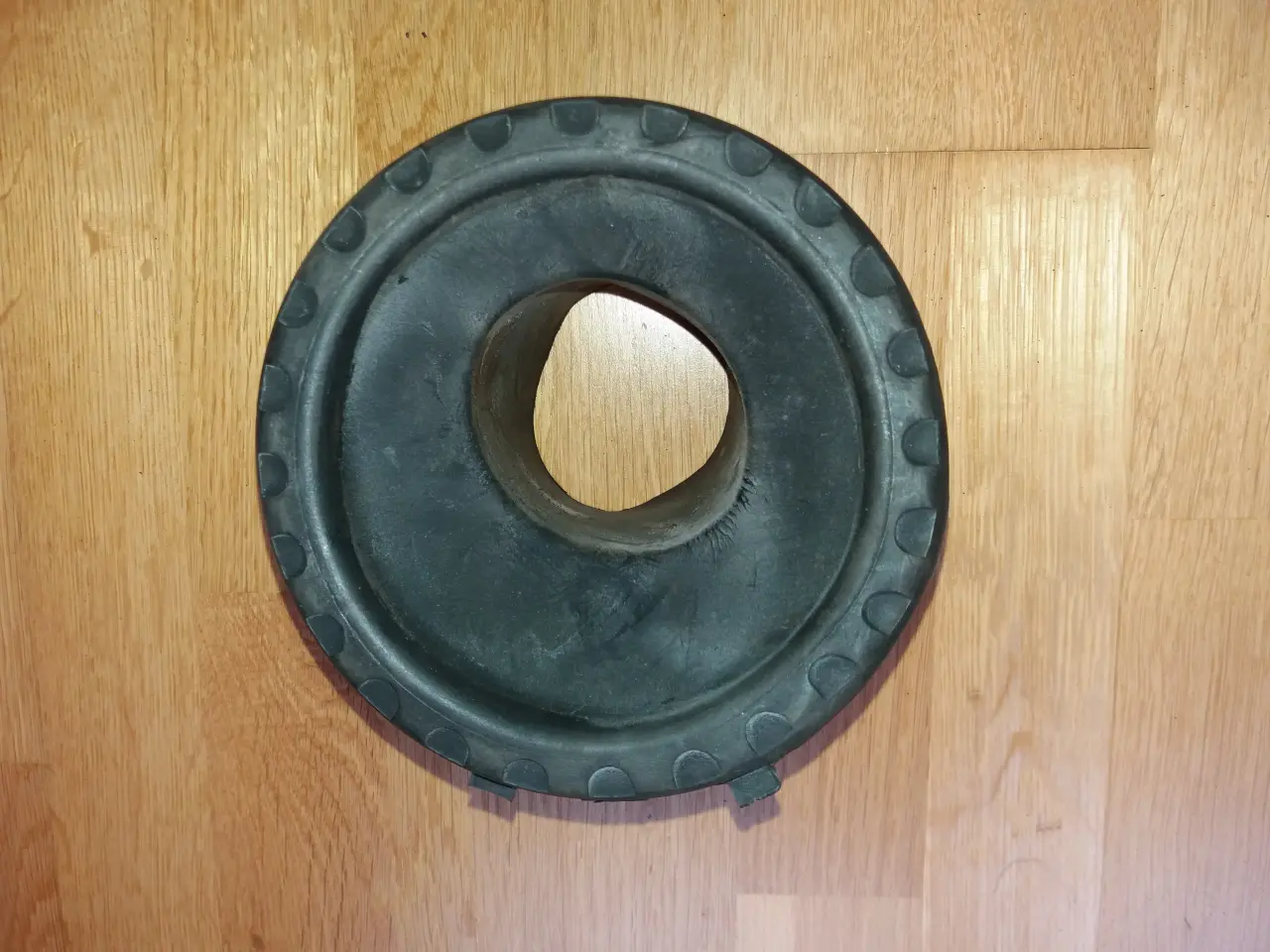 Billede 2 - Gummi for spiralfjerd foran Carina - Corolla mf.