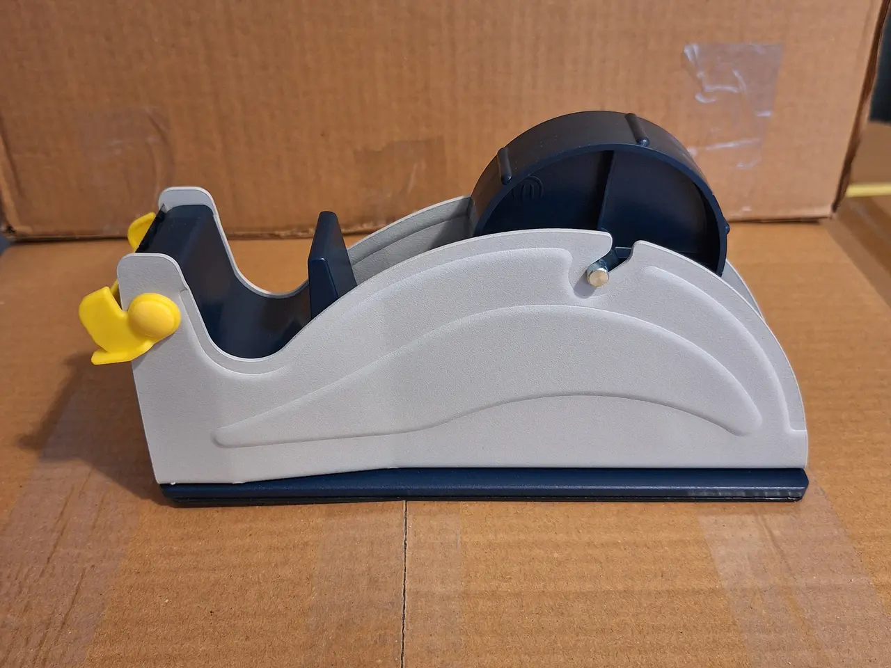 Billede 1 - Tung tapedispenser / tapeholder, står helt fast på