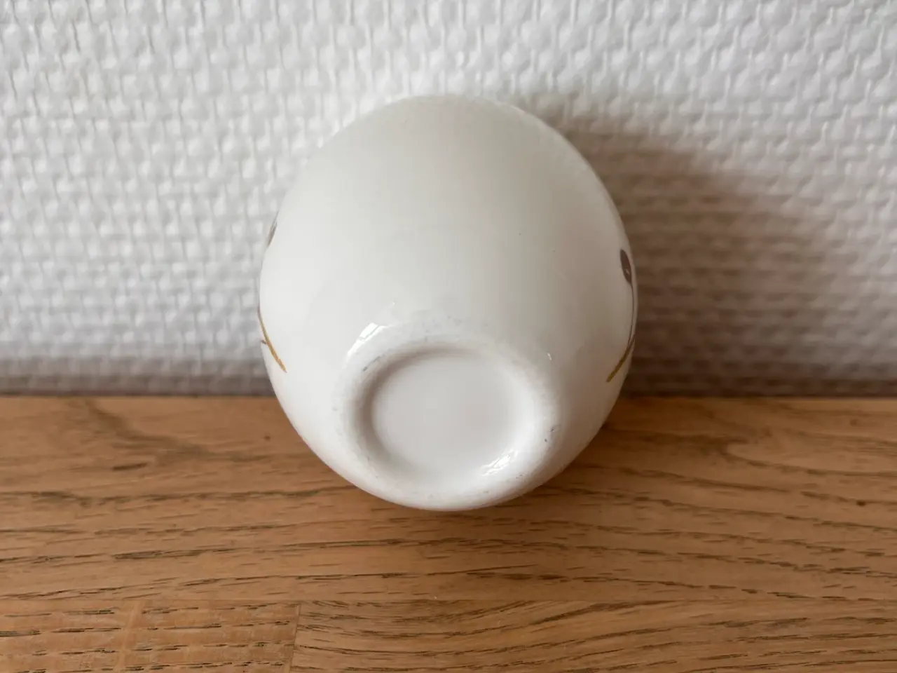Billede 5 - Vase med blomstermotiver. Højde ca. 7 cm