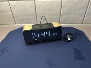 Radio i kobberfarve med Vækkeur, Bluetooth og FM