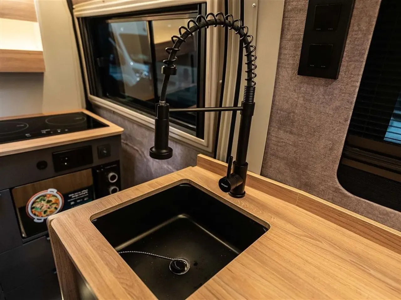 Billede 11 - 2027 - Nomade Nation Space S STEALTH VAN MED LOUNGE I SKANDINAVISK DESIGN