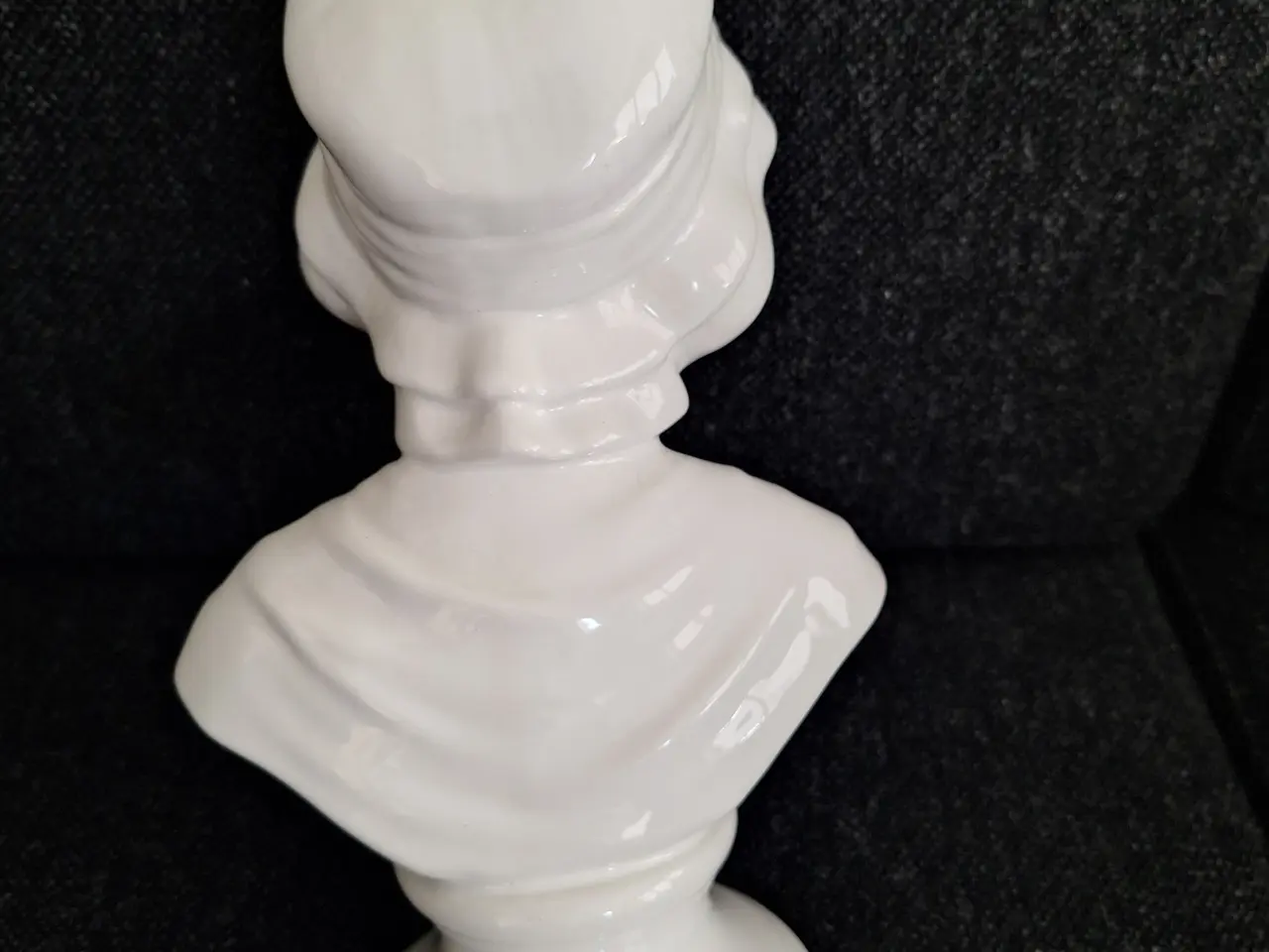 Billede 3 - Kvindefigur i porcelæn 