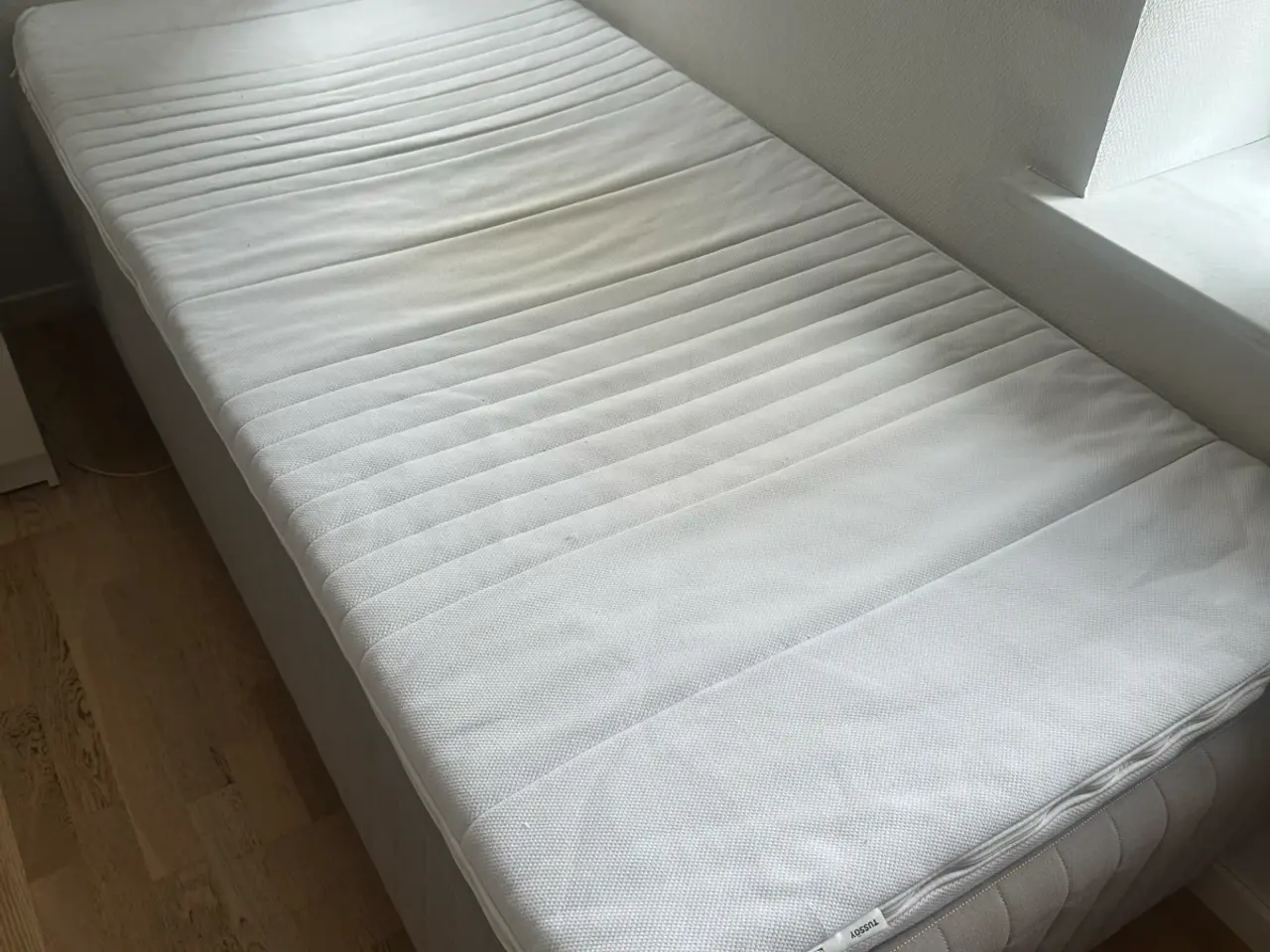 Billede 4 - Dejlig Ikea enkeltseng + topmadras til