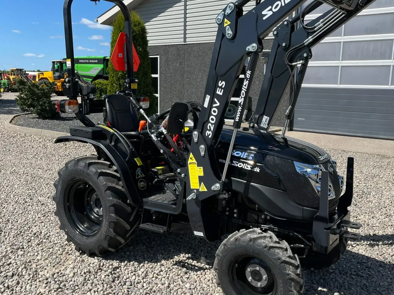 Billede 16 - Solis S26 6+2 gearmaskine Limited Edition i sort med brede hjul og Fuldhydraulisk frontlæsser