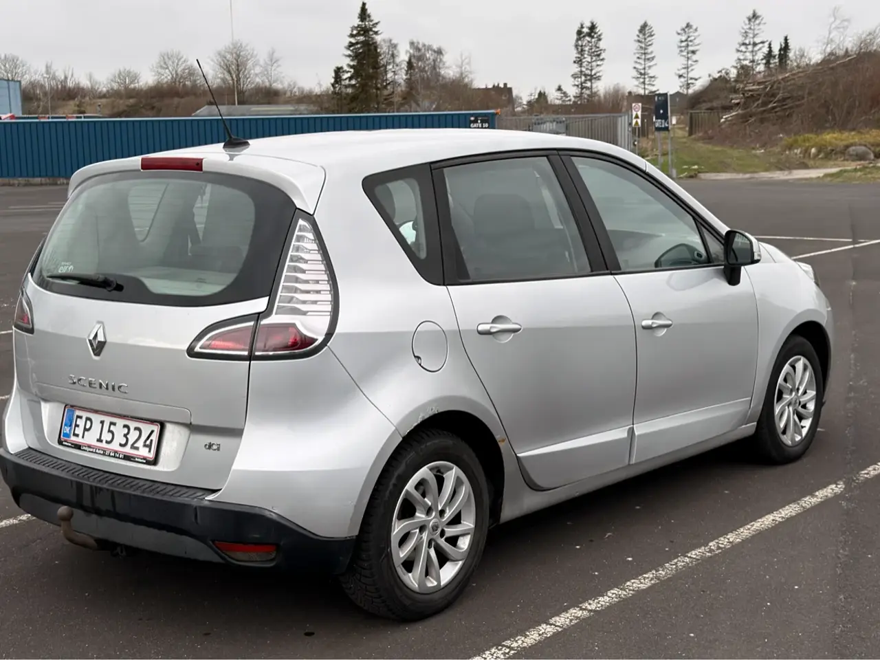 Billede 5 - Praktisk familiebil med automatgear