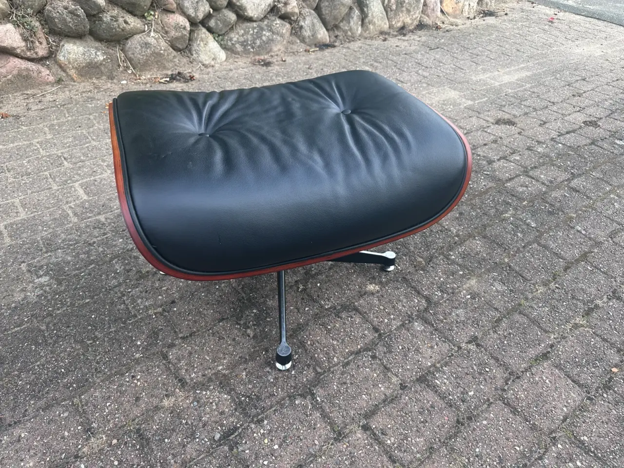 Billede 8 - Ottoman Eames inspireret i læder