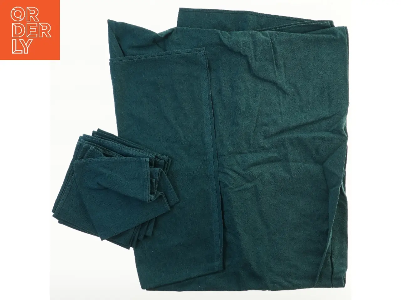 Billede 1 - Mørkegrøn dug med 8 servietter (str. 8 stk 37,5x37,5 1 stk 244 cm)