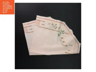 Broderet dug (str. 48x68 cm)