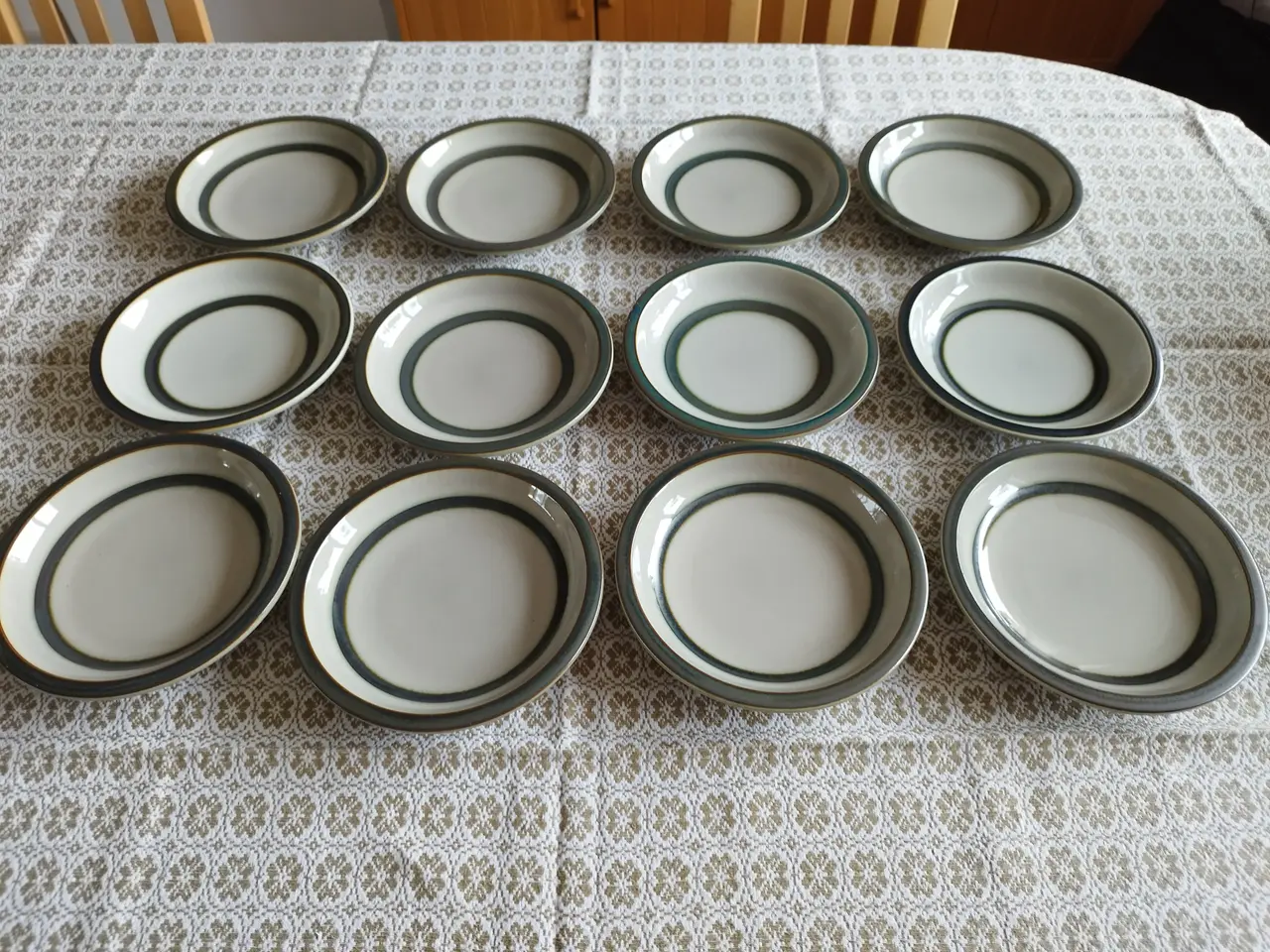 Billede 7 - TEMA B&G kaffe- og spistel, fade og skåle 77 dele