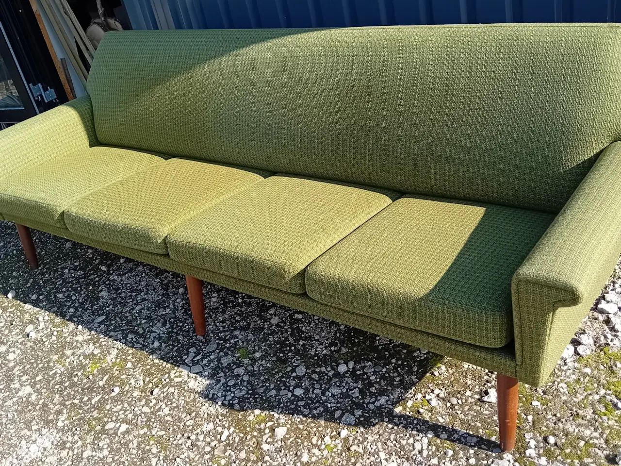 Billede 3 - Sofa retro, flot i betrækket.