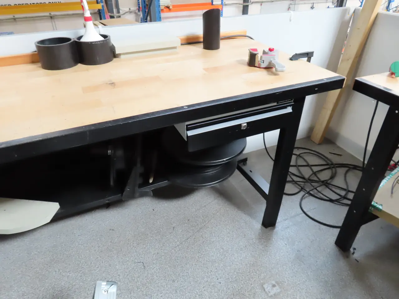 Billede 3 - Arbejdsbord med indhold