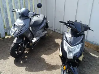 2 stk scooter 30 VGA Piago tyfon