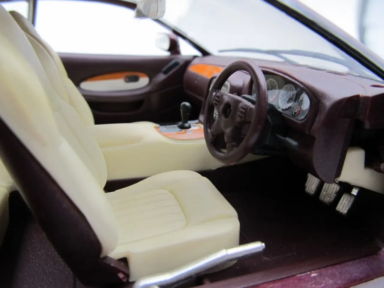 Billede 4 - 1995 Aston Martin DB7 1:18 Fremstår son