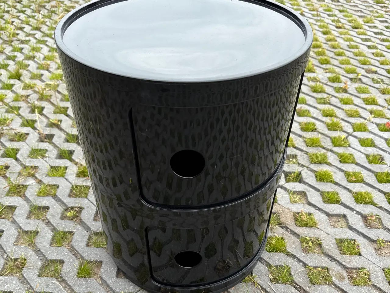 Billede 1 - Senge bord i sort plast