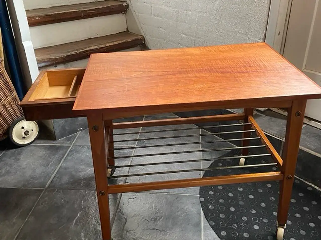 Billede 3 - 🛒 Klassisk dansk vintage rullebord i teak med hyl