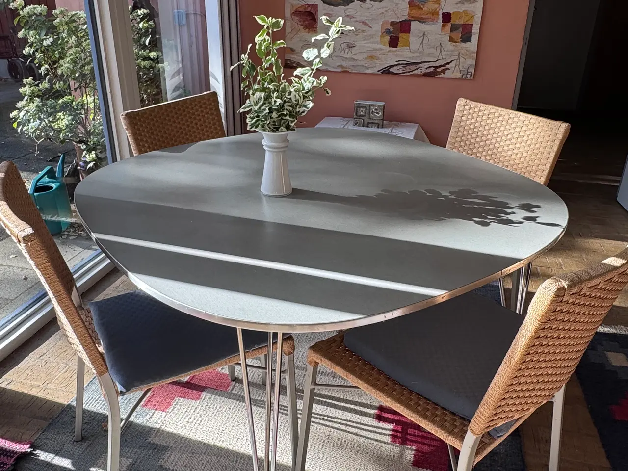 Billede 2 - Spisebord laminat + 4 stole