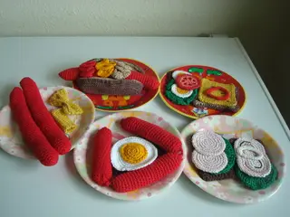 Hæklet legemad hotdog, pasta, madder mm.