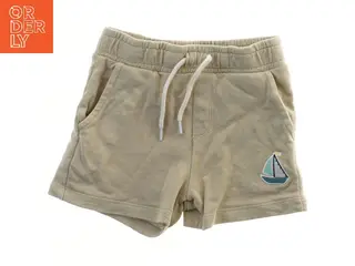 Beige shorts med båd fra Name It (str. 92)