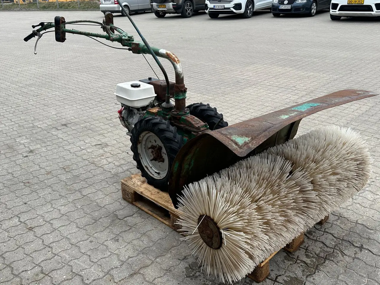 Billede 1 - En ok brugt kost.