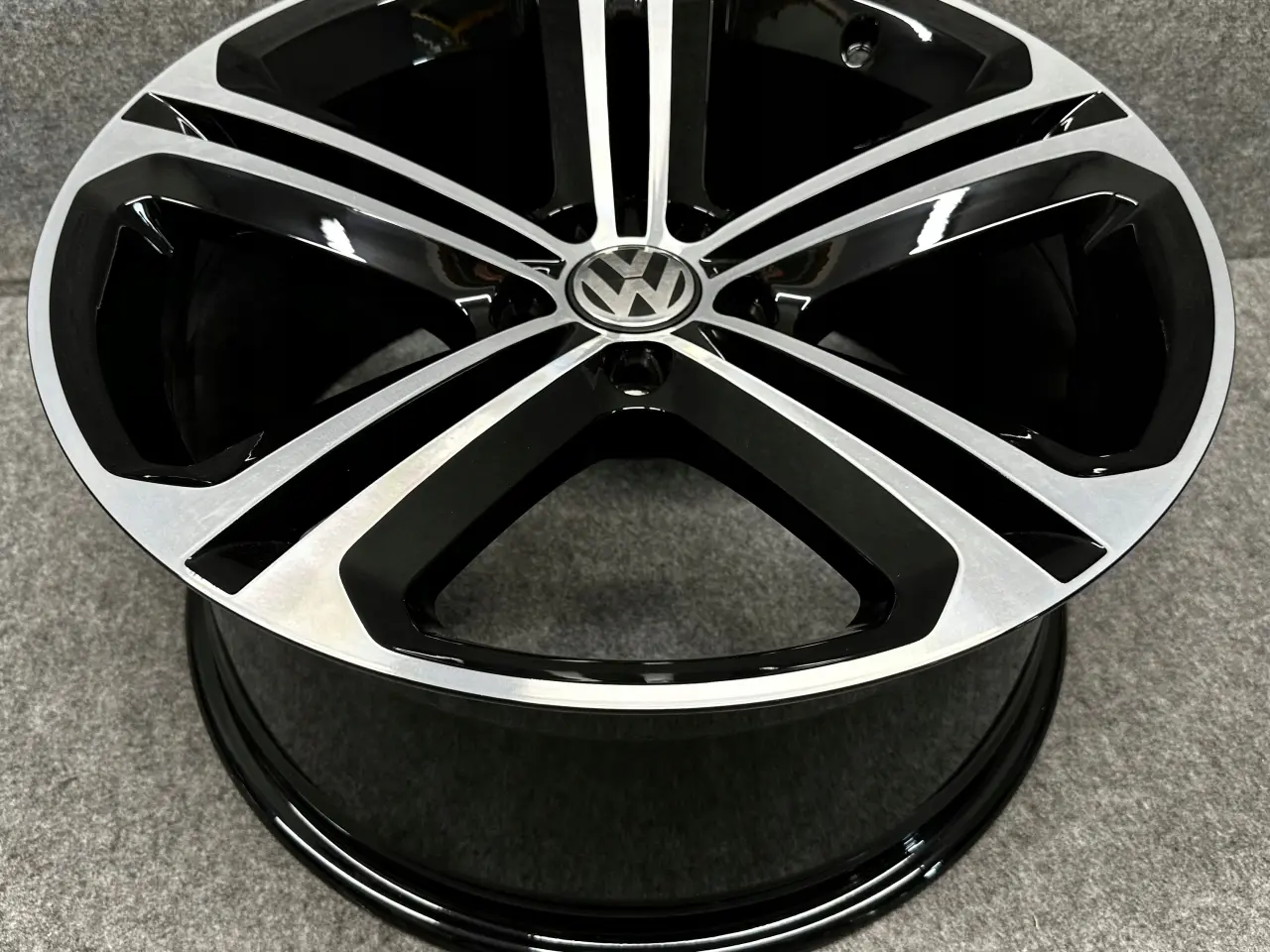 Billede 1 - VW TIGUAN 5N 5N0 R-LINE MALLORY 9.0" x 19" 5x112