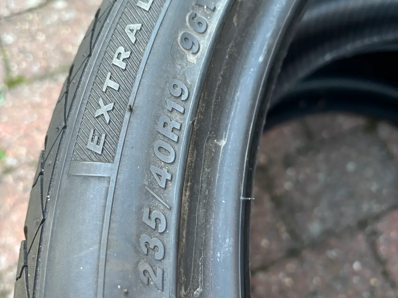 Billede 2 - 2 stk. 235/40 R 17 96Y