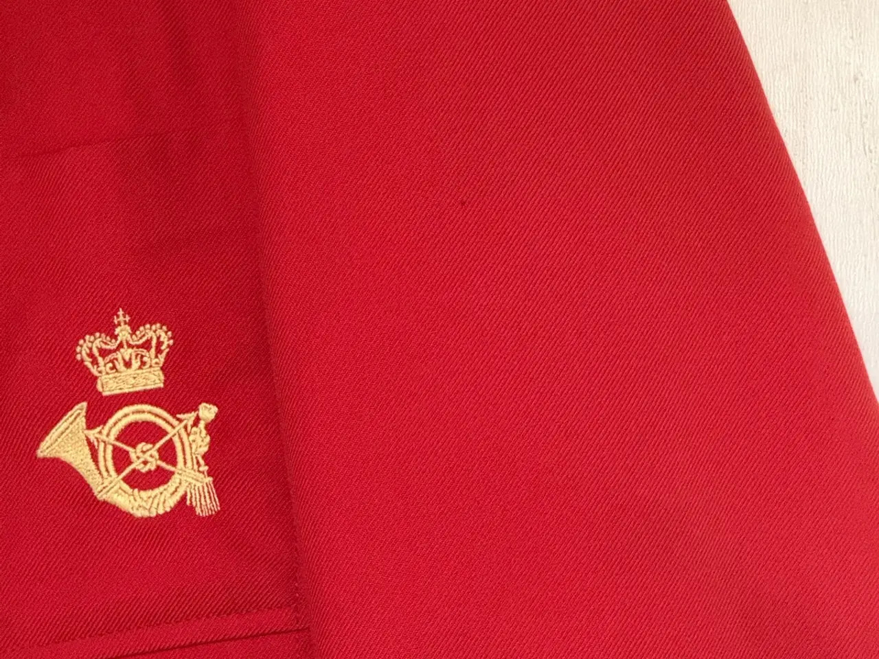 Billede 5 - Rød Post Danmark jakke kort dame model