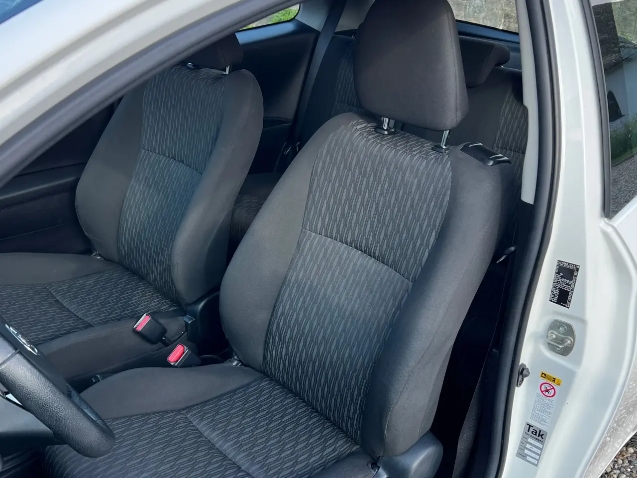 Billede 10 - Velholdt Toyota Yaris med lavt kilometer tal