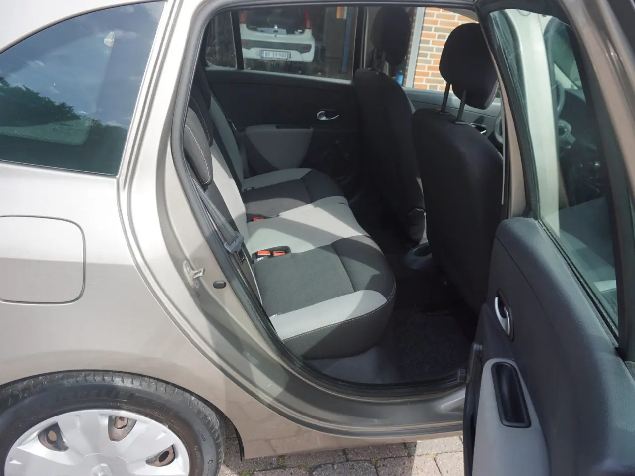 Billede 5 - Renault Clio III 1,2 16V Authentique Sport Tourer
