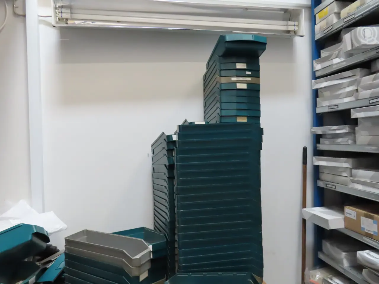Billede 2 - Arbejdsbord med indhold